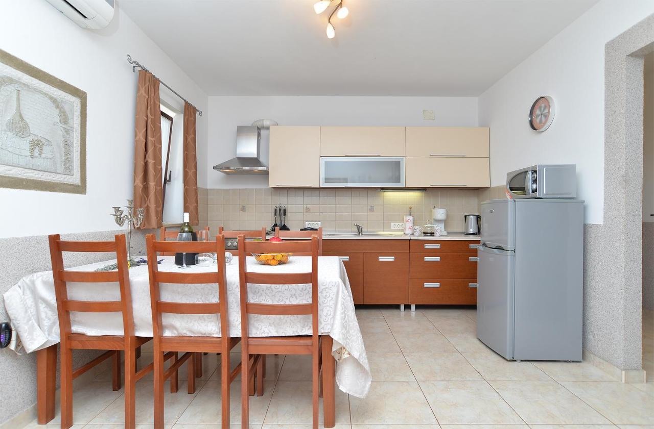 Apartment Jadranko 1761 Peroj Esterno foto