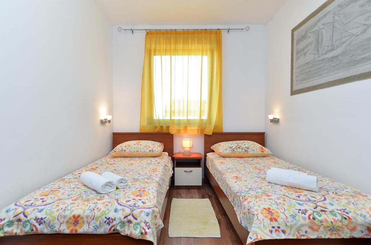 Apartment Jadranko 1761 Peroj Esterno foto