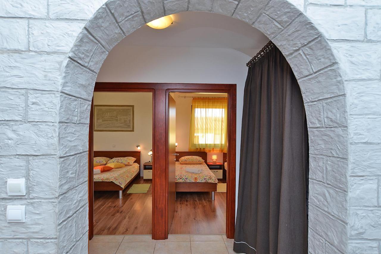 Apartment Jadranko 1761 Peroj Esterno foto
