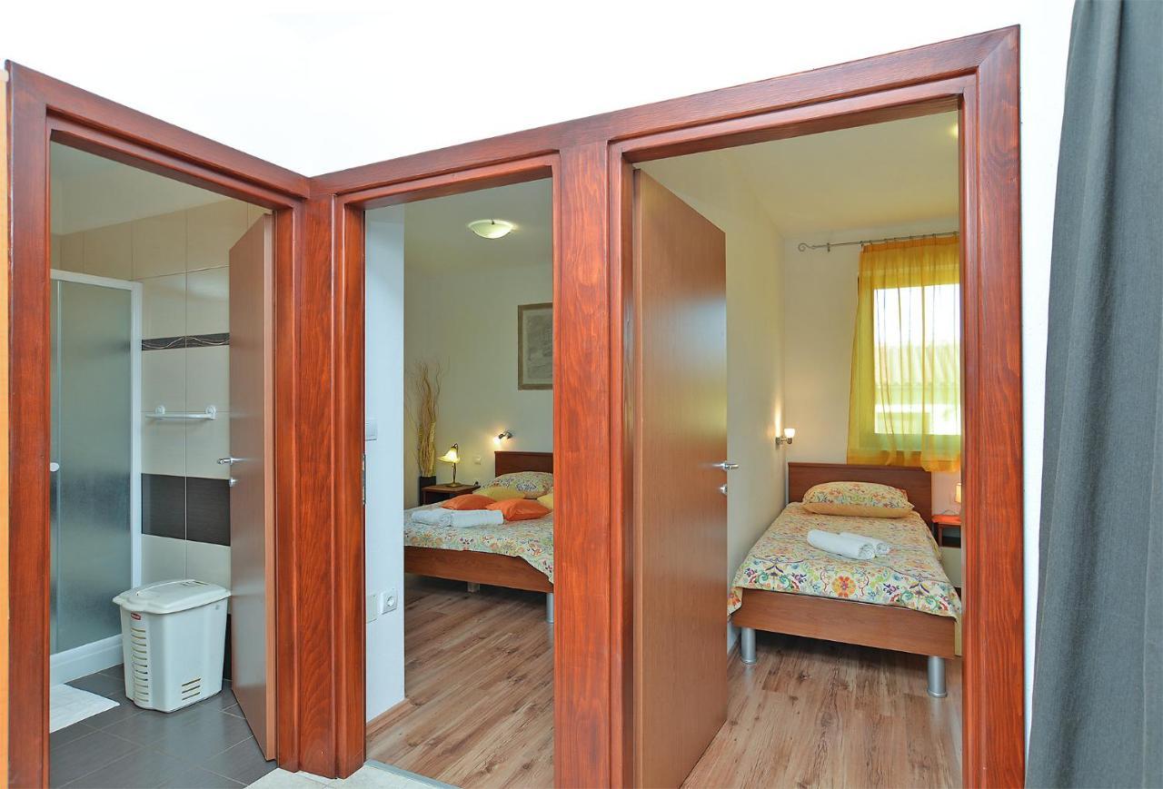 Apartment Jadranko 1761 Peroj Esterno foto