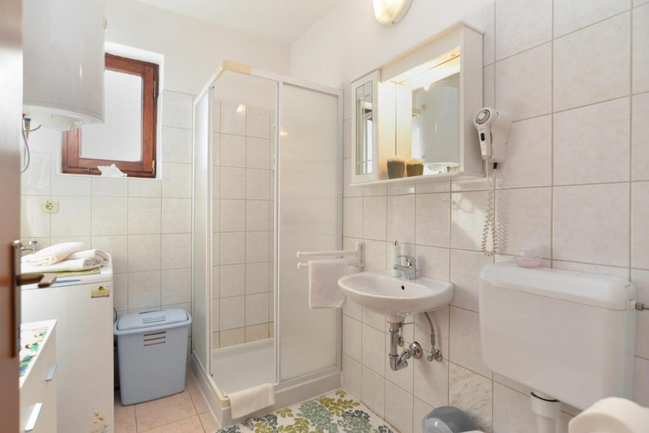 Apartment Jadranko 1761 Peroj Esterno foto
