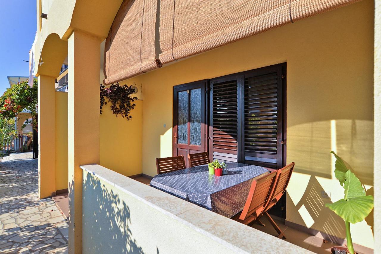 Apartment Jadranko 1761 Peroj Esterno foto